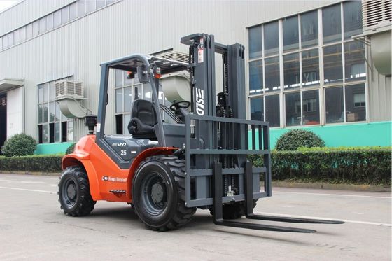 4500mm Triplex Mast 5k 2.5t 2.5 طن رافعة شوكية للأراضي الوعرة