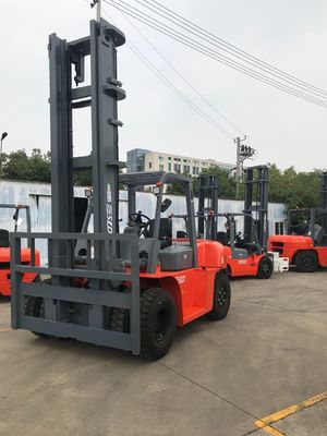 FD70 5m 15000 Lb 7 Ton رافعة شوكية تعمل بالديزل بواسطة الإطارات الصلبة